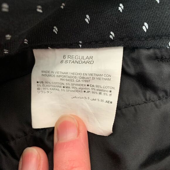 Old Navy black and white patterned pixie pants - Picture 7 of 8